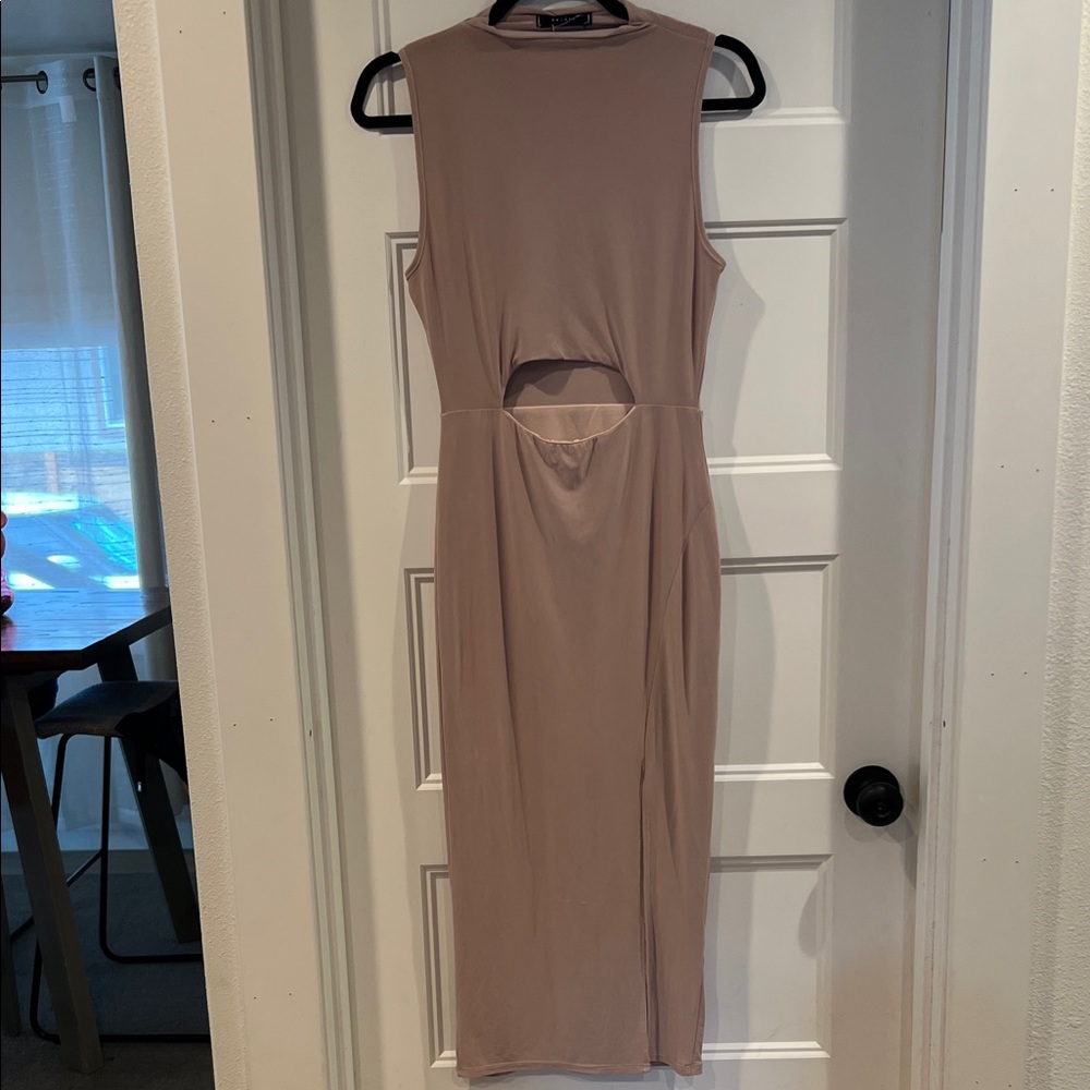 Elegant Sleeveless Taupe Dress